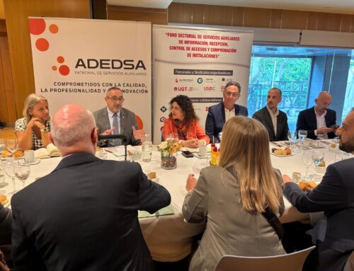 Desayuno con la Ilma. Sra. Joana Ricardo, directora general de Administración de Seguridad de la Generalitat de Cataluña, y del Sr. Joan Camps, subdirector general de Espectáculos Públicos y Actividades Recreativas